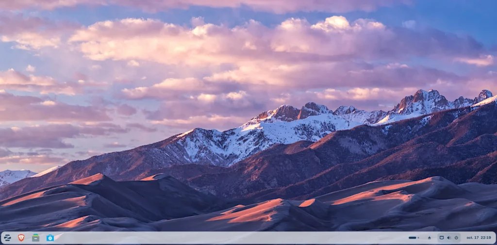 Desktop von Zorin OS mit Berglandschaft und schwebender Taskleiste am unteren Rand